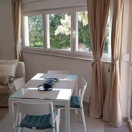 Rina Deluxe Appartement *